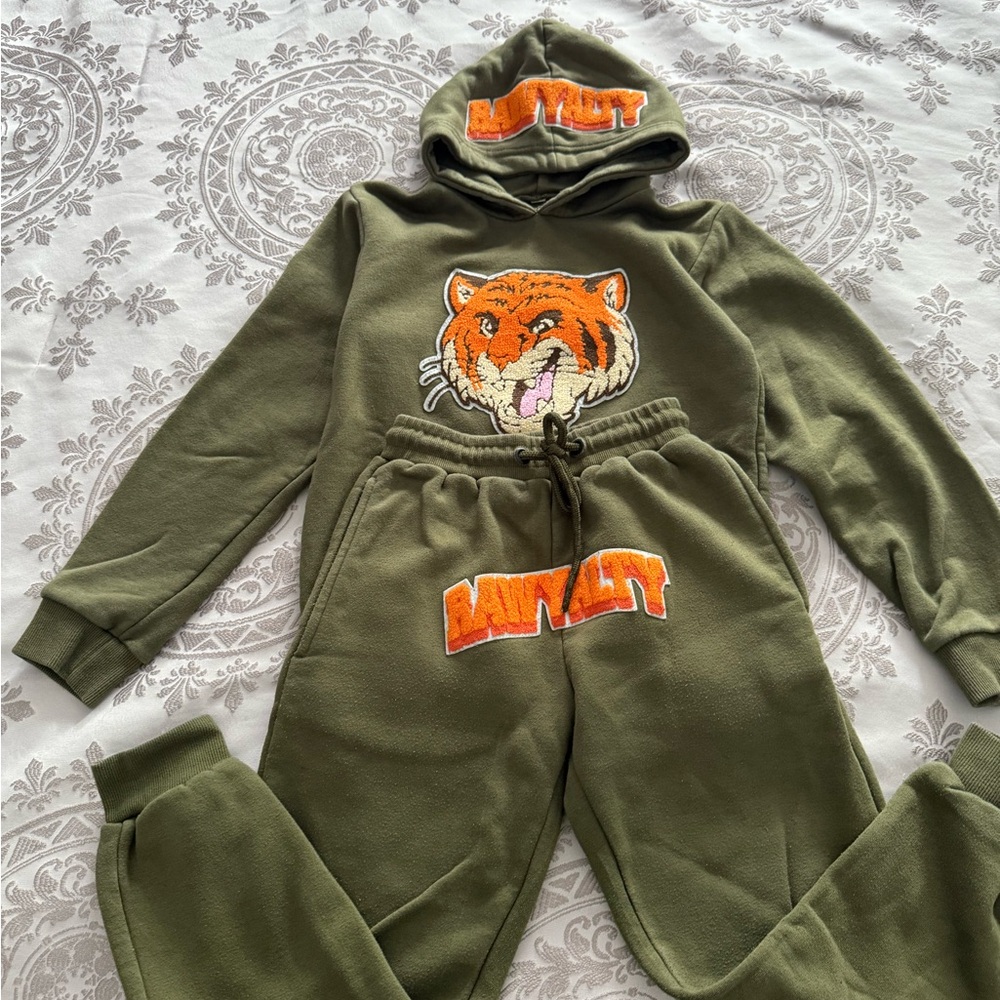 RAWYALTY Boys Dark Green Hoodie and Pants 2-Piece Outfit Set Tiger Pattern 10